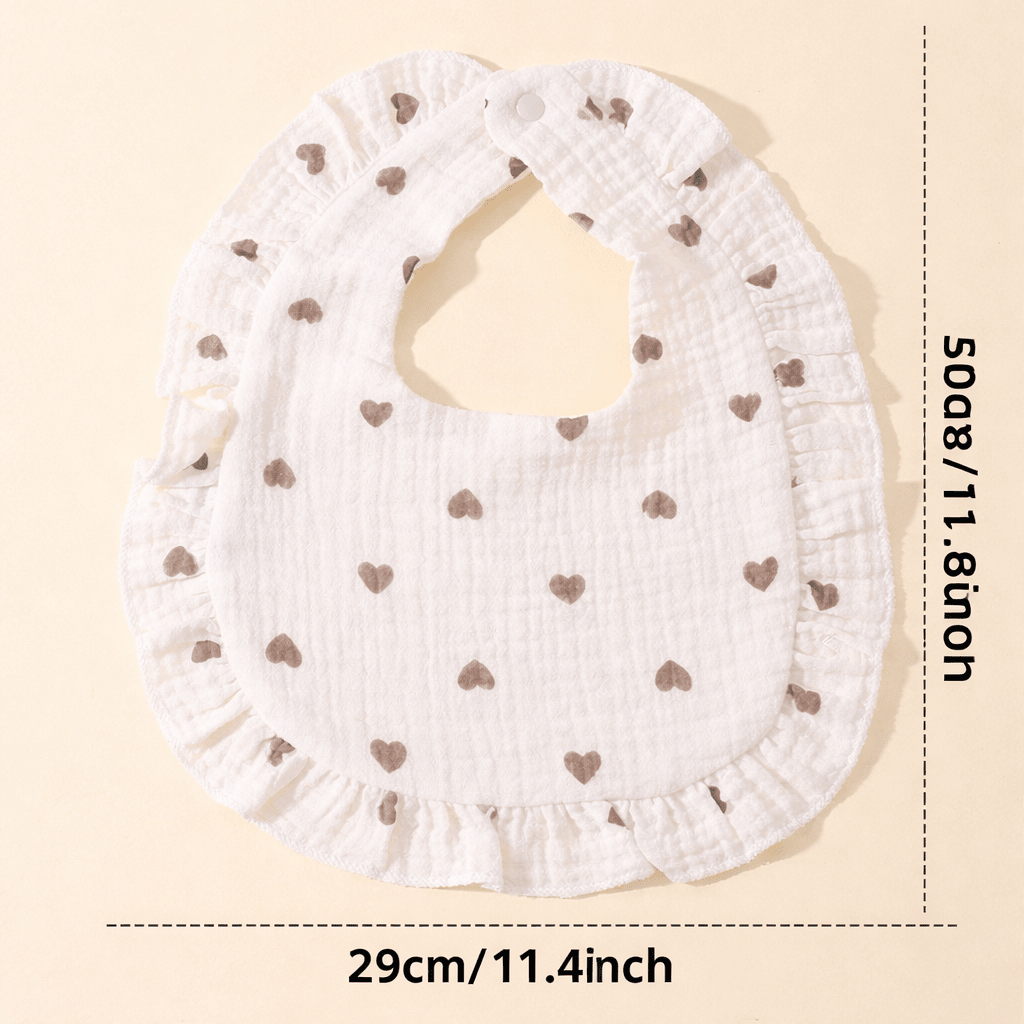 Bavoir bébé en coton blanc avec motifs cœurs marron et volants, vue à plat avec dimensions 29x30 cm, accessoire absorbant pour nourrisson