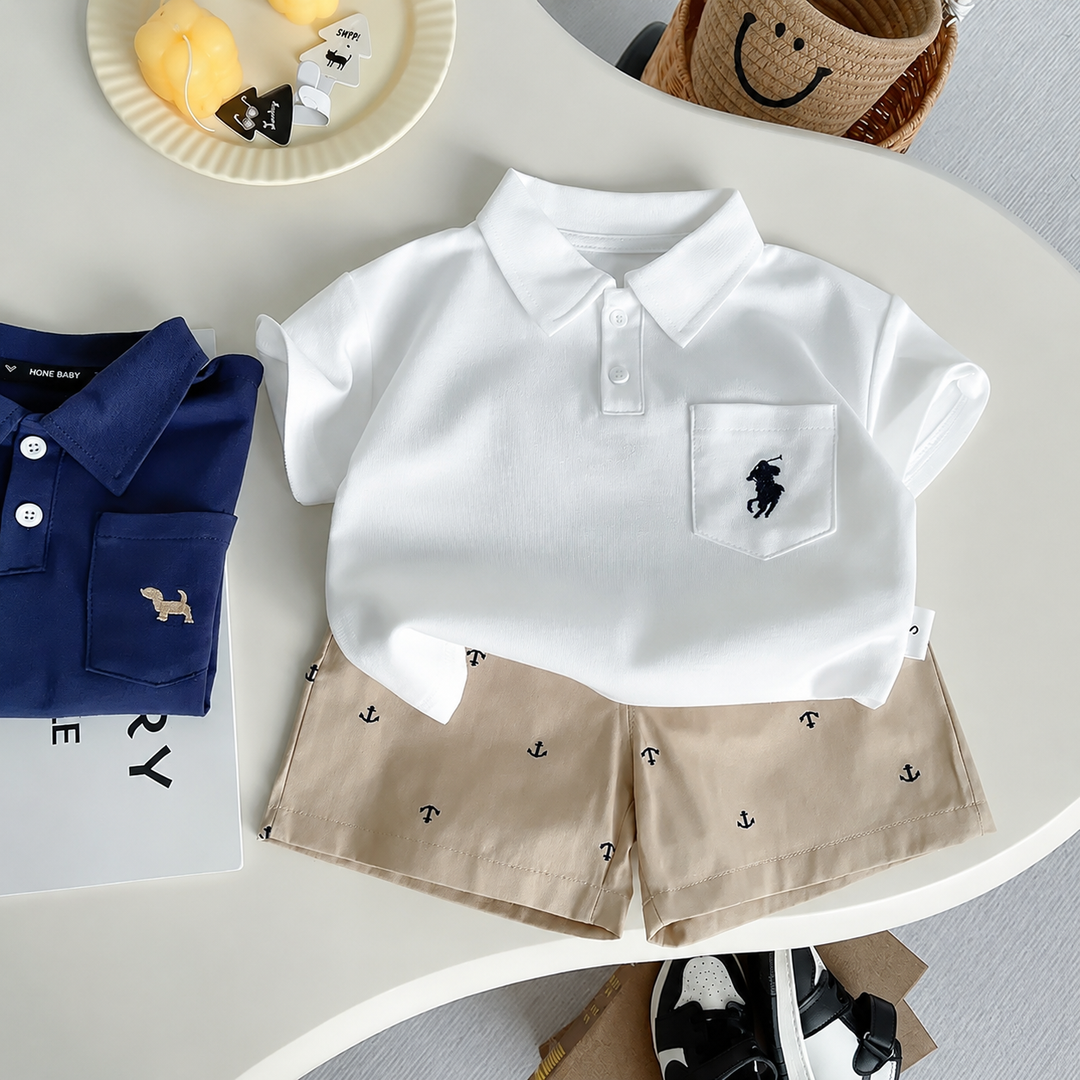 nsemble polo bébé garçon blanc et beige avec short motif ancres, tenue chic d’été pour bébé garçon, confortable et élégante pour vacances, cérémonies et sorties. ✨💙