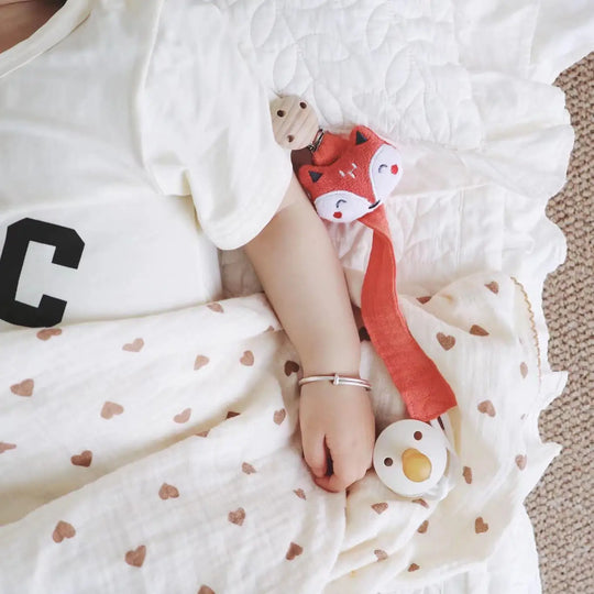 Sujetachupetes de madera y algodón Kalinatur™ – Seguridad y suavidad para el bebé