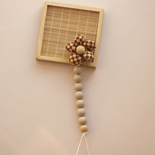 Clip para chupete Kalinatur™ de silicona con forma de flor – Mordedor natural