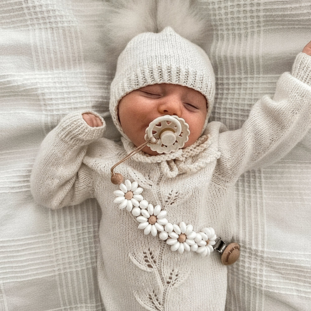 Attache-tétine fleur silicone Kalinatur™ – Douceur, sécurité & style bébé