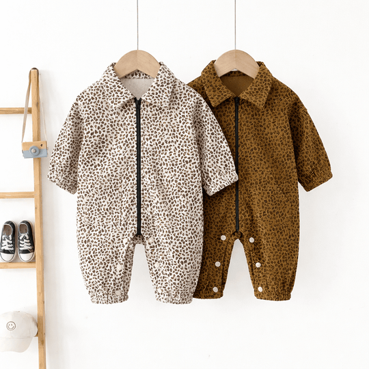 combinaisons confortables pour nourrisson, vêtements bébé modernes et pratiques.