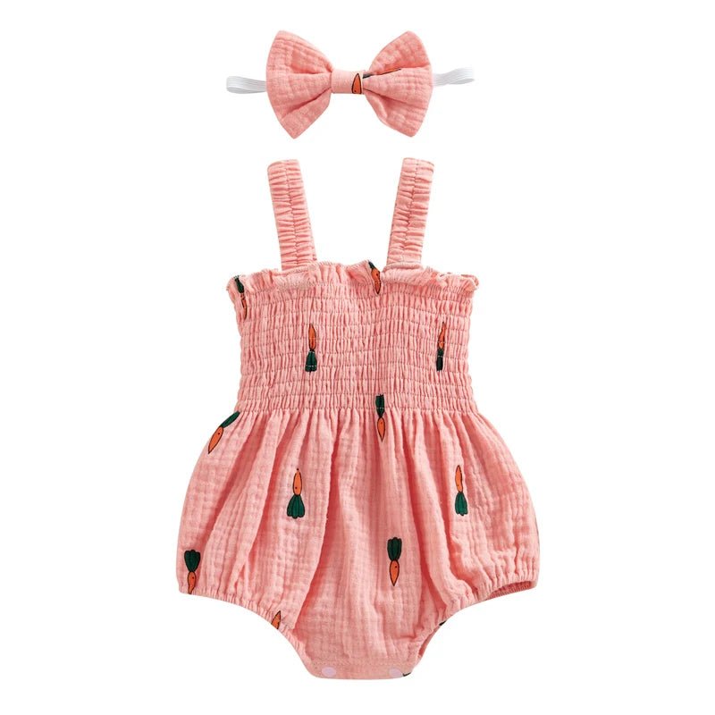 Barboteuse bébé fille rose à bretelles avec imprimé motifs et bandeau assorti, tenue d’été confortable pour bébé de 0 à 18 mois.