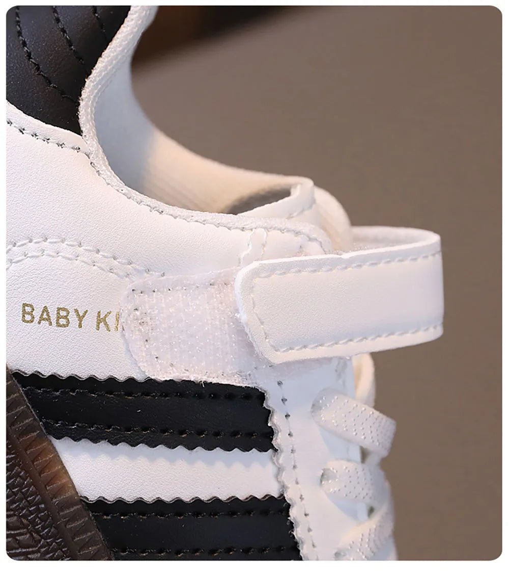 chaussures  blanche a bande noir