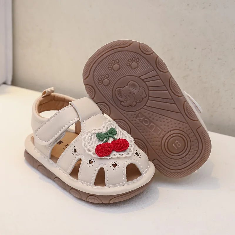 semmelle de la chaussure  avec motif cerise 