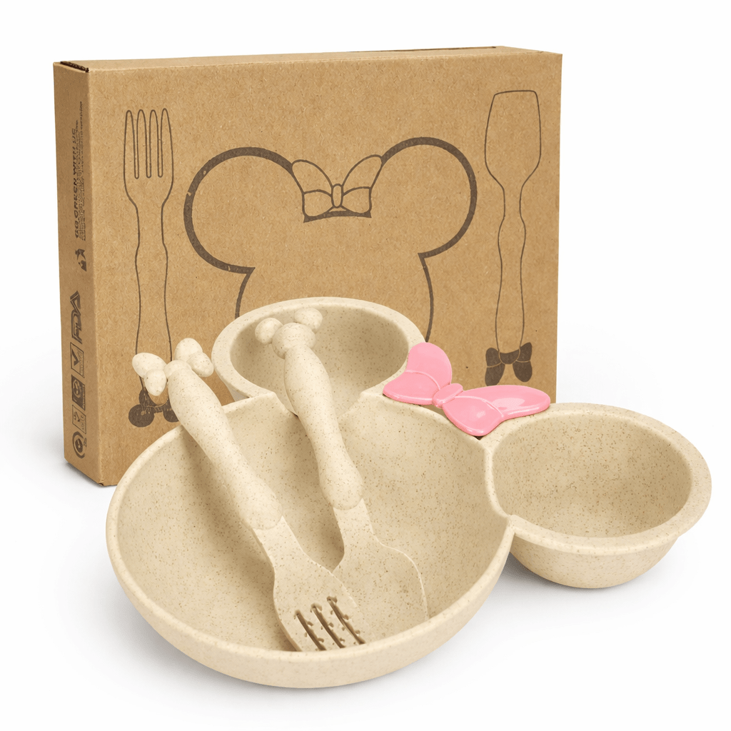 Coffret repas bébé en silicone beige avec assiette compartimentée en forme ludique, bol, cuillère et fourchette, sans BPA, idéal pour les premiers repas