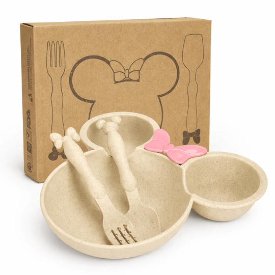 Coffret repas bébé en silicone beige avec assiette compartimentée en forme ludique, bol, cuillère et fourchette, sans BPA, idéal pour les premiers repas