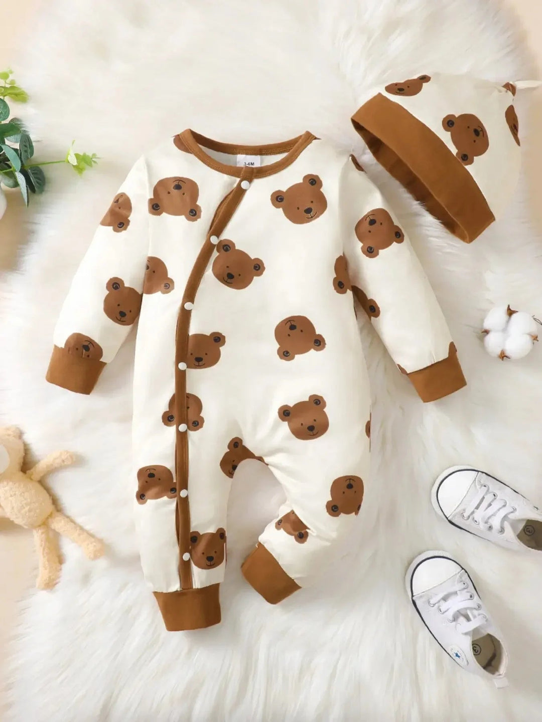 Combinaison bebe douce couleur beige a motifs oursons marron avec bonnet assorti, tenue confortable et cocooning KaliNatur.