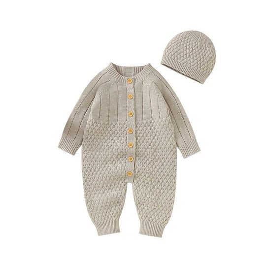 Combinaison tricot beige pour bebe avec texture en nid d’abeille, boutons en bois et bonnet assorti, tenue douce et elegante KaliNatur.