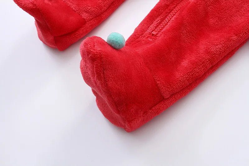 Détail des pieds fermés de la combinaison bébé Kalinatur™, douce et chaude, pour un confort total pendant l’hiver.
