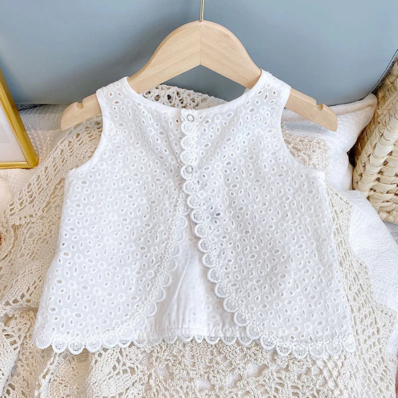 detail du haut de semble a dentelle blanc