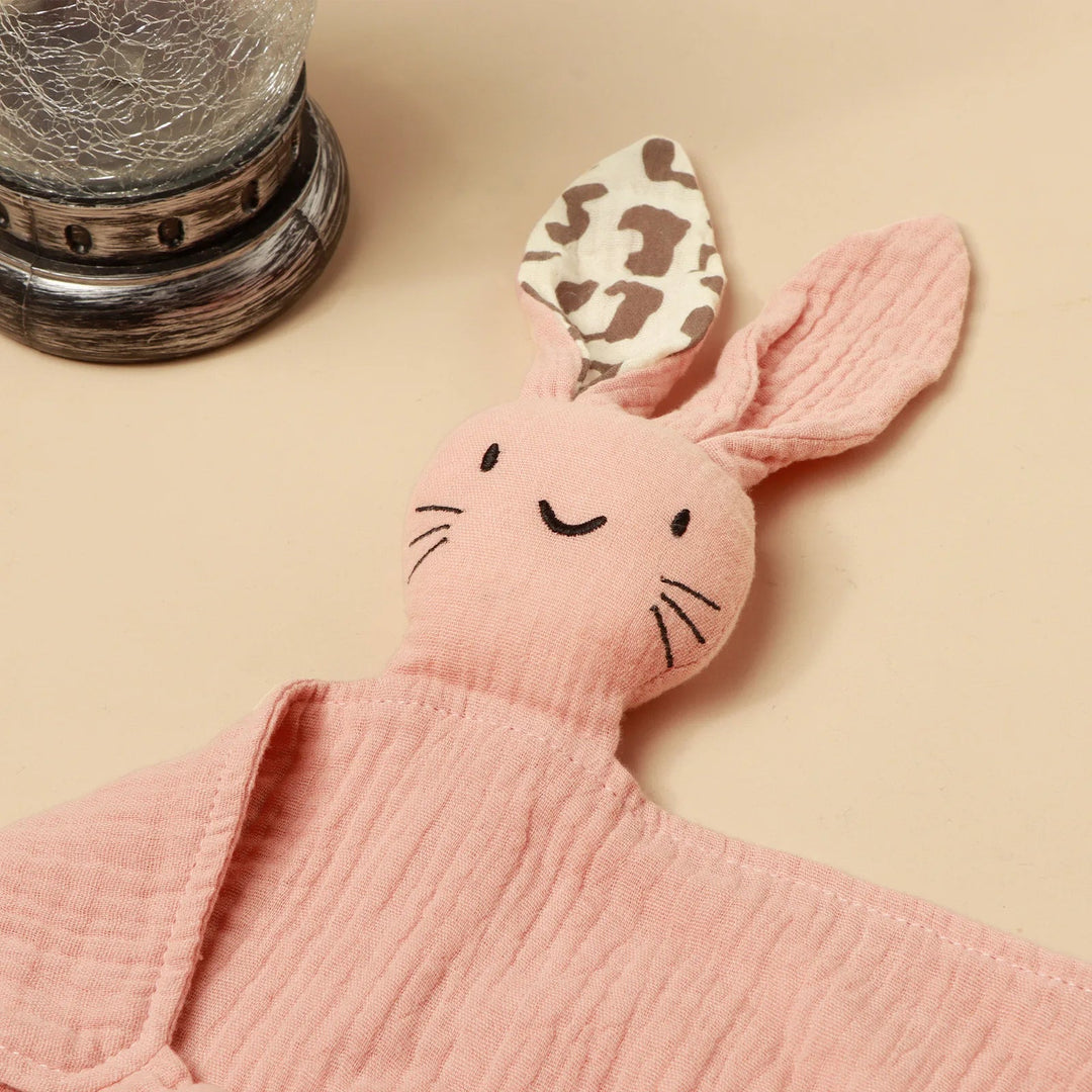 Doudou lapin rose en mousseline avec oreille imprimée léopard