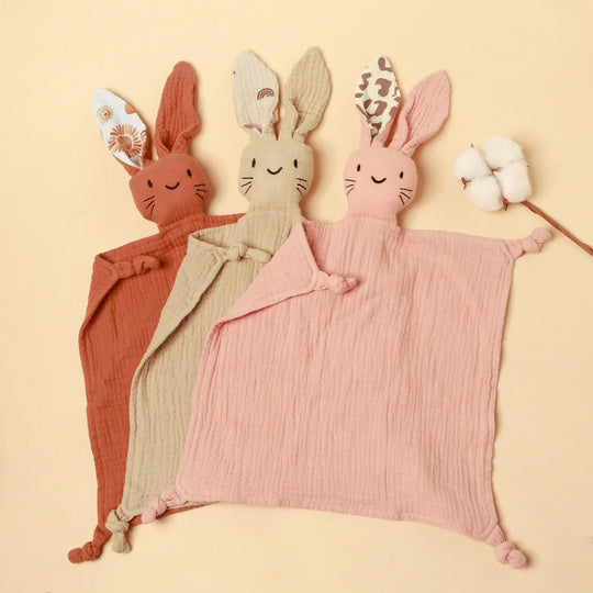 Trio de doudous lapins en mousseline pour bébé, couleurs rose terracotta et beige