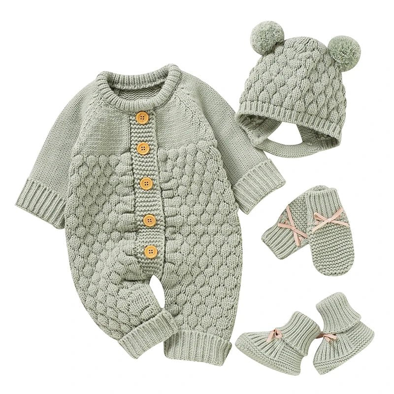 Ensemble tricot vert sauge pour bebe compose d’une combinaison a boutons, d’un bonnet a pompons et de chaussons assortis, tenue douce et naturelle KaliNatur.
