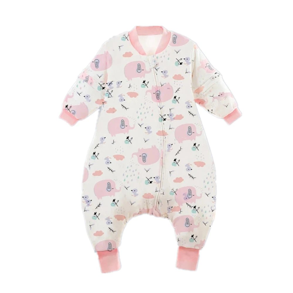 Gigoteuse à jambes pour bébé Kalinatur, blanche avec motifs d’éléphants roses et nuages, col et poignets roses, fermeture éclair centrale, modèle doux et confortable pour fille.
