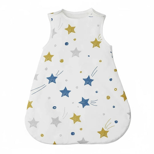 Gigoteuse bébé blanche en coton à motifs d’étoiles dorées, bleues et grises, douce et confortable – Kalinatur.
