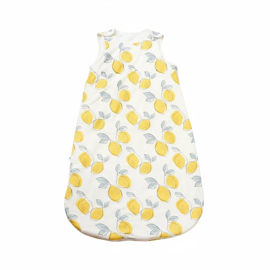 Gigoteuse bébé en coton bio à imprimé citrons jaunes, légère et respirante, idéale pour l’hiver comme pour l’été – Kalinatur.