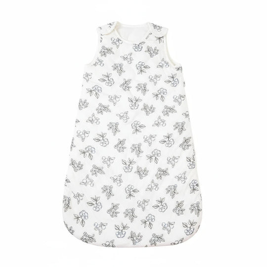 Gigoteuse bébé en coton blanc avec imprimés floraux noirs, douce et respirante, signée Kalinatur pour un sommeil paisible et sécurisé.