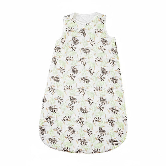 Gigoteuse bébé en coton doux motif feuillage vert et brun, signée Kalinatur — idéale pour les nuits d’hiver, chaleur et confort naturel assurés.
