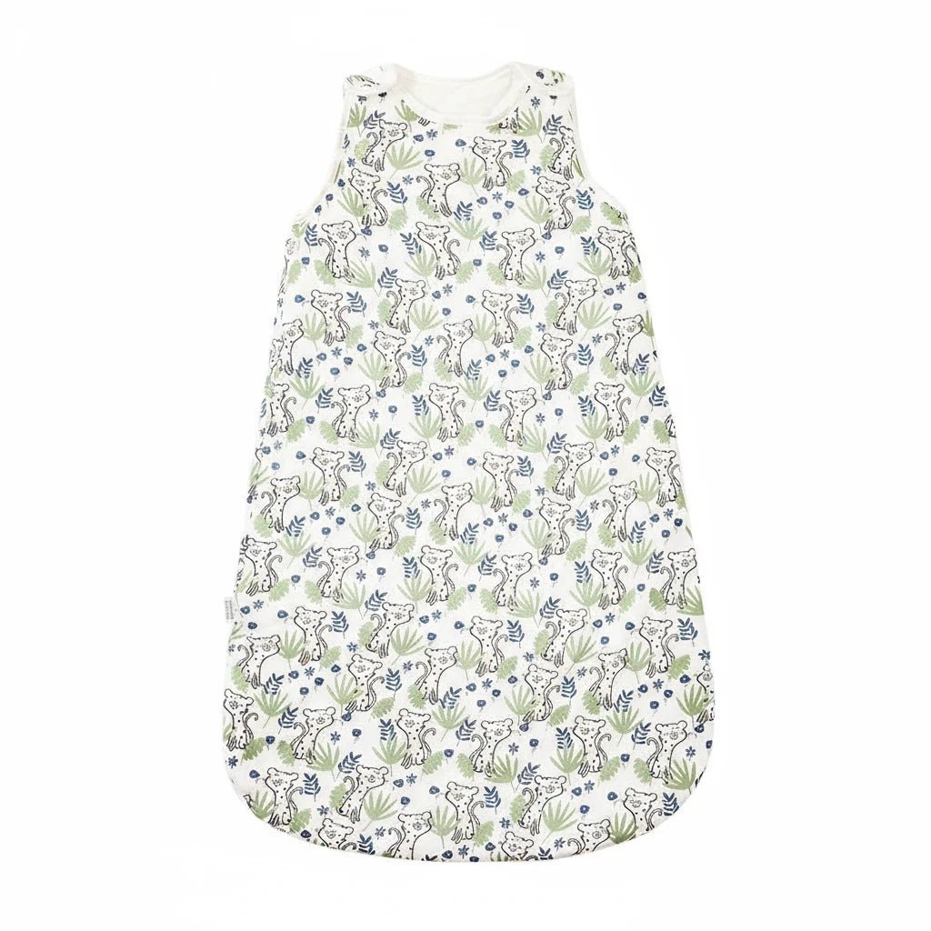 Gigoteuse bébé Kalinatur en coton doux avec motif koala et feuillage vert, idéale pour l’hiver. Confortable, respirante et parfaite pour un sommeil paisible.