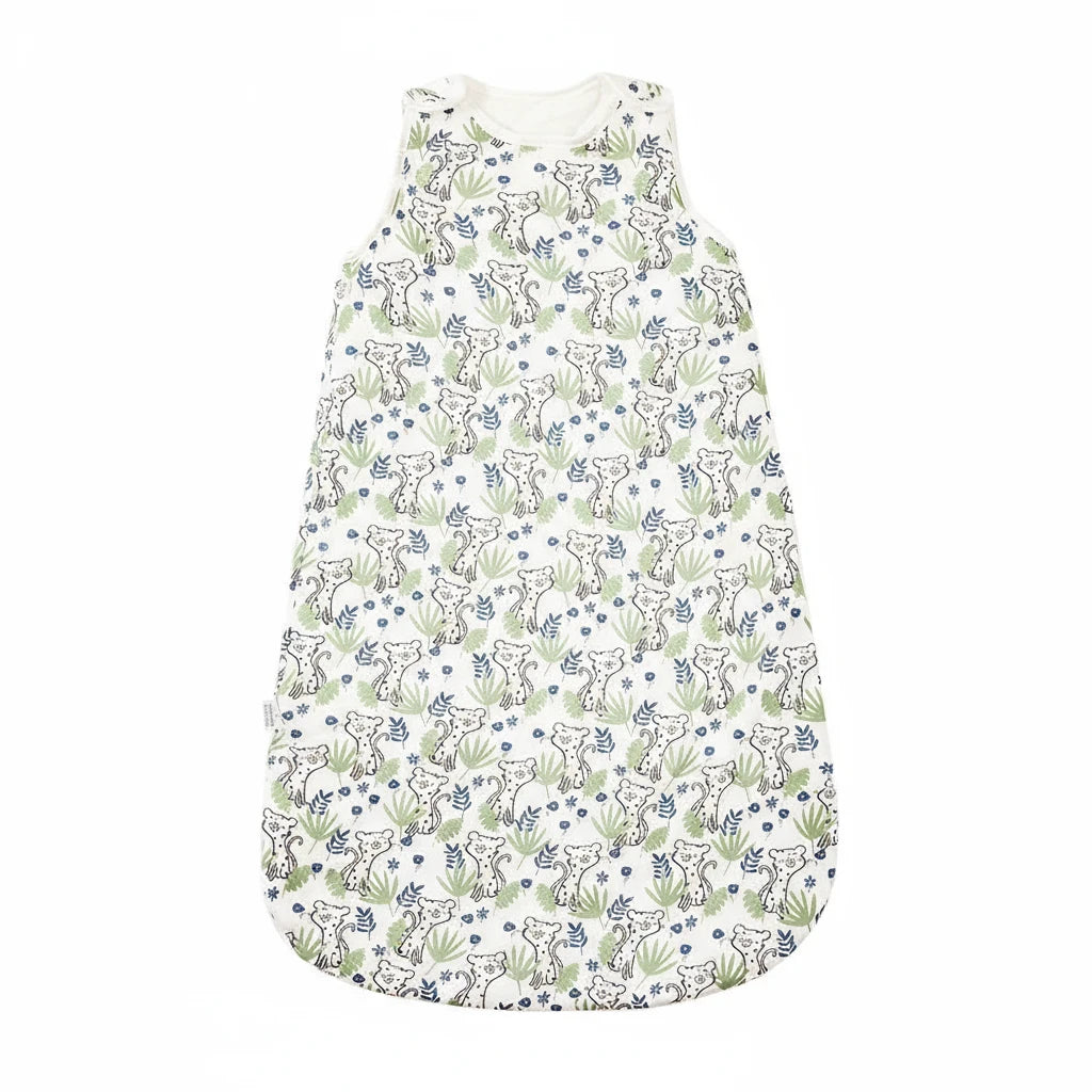 Gigoteuse bébé Kalinatur en coton doux avec motif koala et feuillage vert, idéale pour l’hiver. Confortable, respirante et parfaite pour un sommeil paisible.