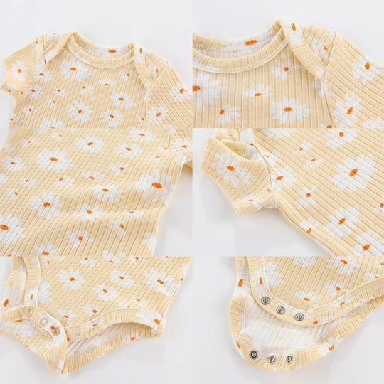 Body bébé beige en coton motif fleurs – détails Kalinatur