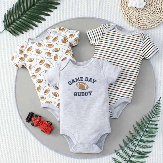 Lot de 3 bodies bébé thème football “Game Day Buddy” avec motifs ballons et rayures – collection KaliNatur