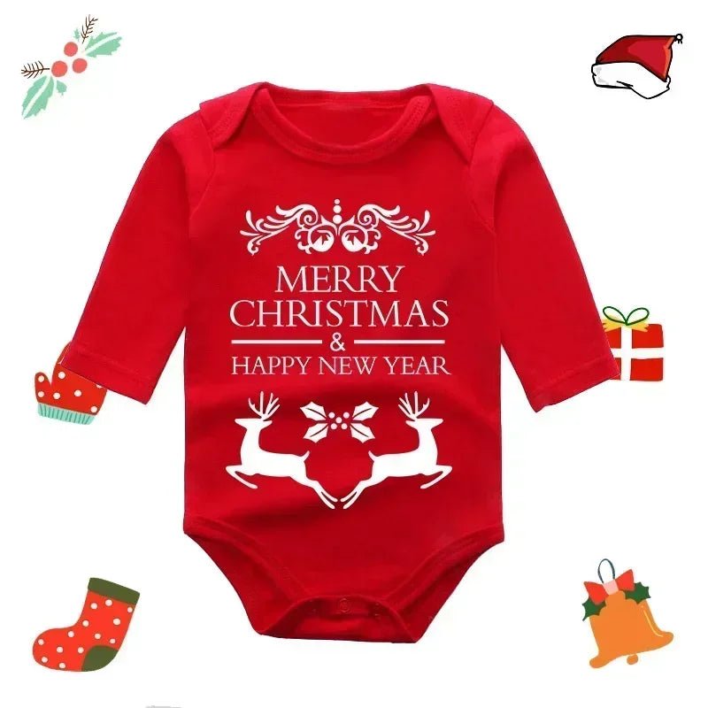 Body bébé rouge Kalinatur à manches longues avec inscription “Merry Christmas & Happy New Year” et deux rennes blancs décoratifs.