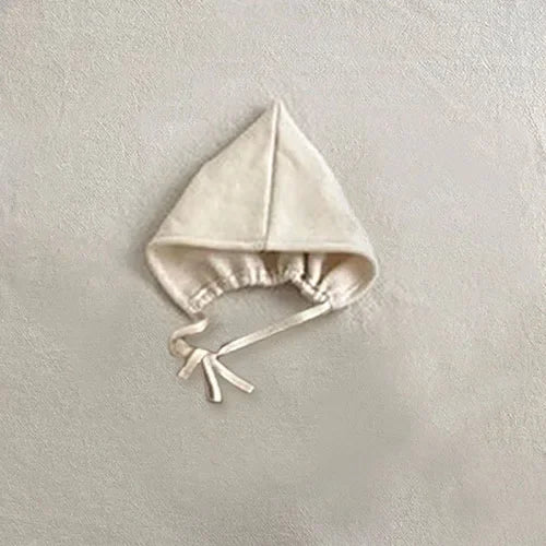 Capuche bébé écru en coton, modèle doux et confortable assorti aux bodies Kalinatur.