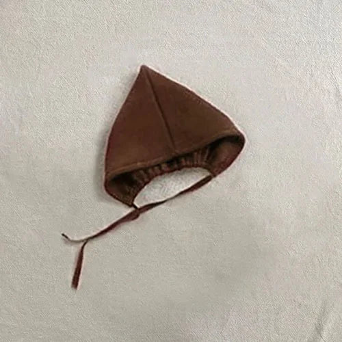 Capuche bébé marron en coton, modèle chaud et confortable assorti aux bodies Kalinatur.