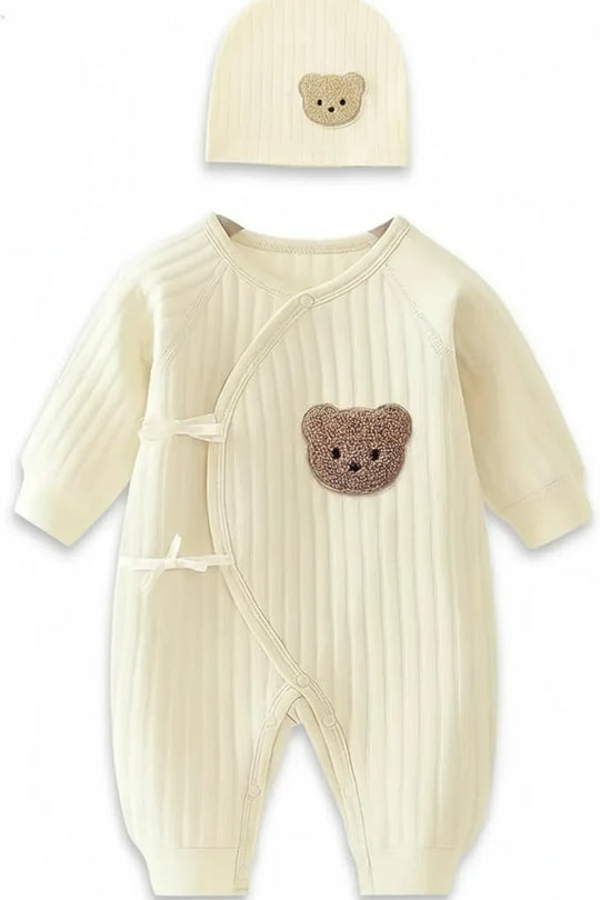 Ensemble bébé côtelé jaune pâle comprenant combinaison kimono croisé et bonnet assorti avec ourson.
