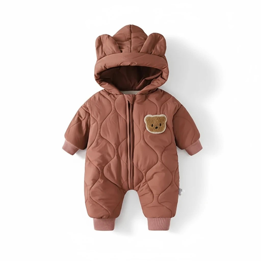 Combinaison d’hiver bébé marron avec capuche oreilles d’ourson et patch brodé.