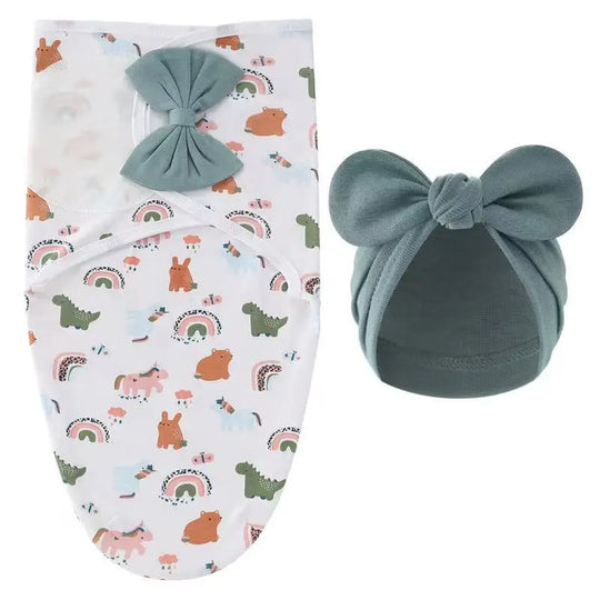 Couverture d’emmaillotage 100 % coton motif arc-en-ciel et animaux avec bonnet vert-gris assorti.
