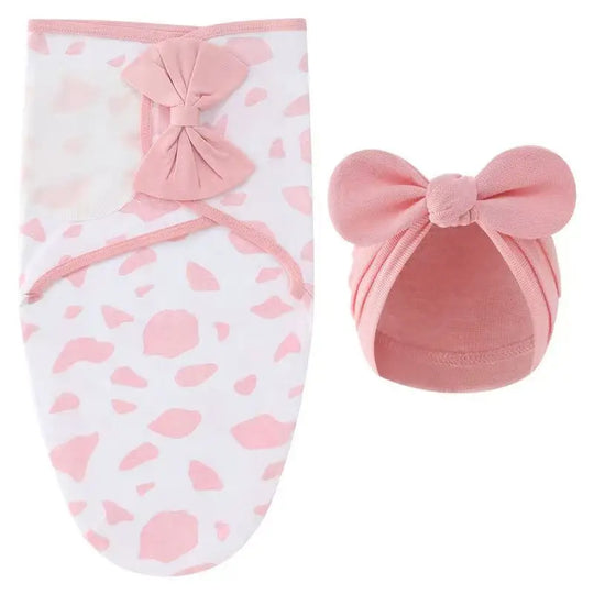 Couverture d’emmaillotage 100 % coton motif léopard rose avec bonnet nœud assorti.