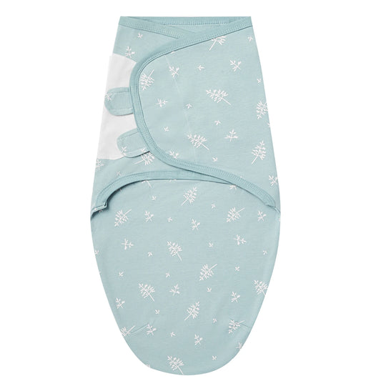 Gigoteuse bleu doux pour bébé avec motifs feuillages blancs, modèle Kalinatur.