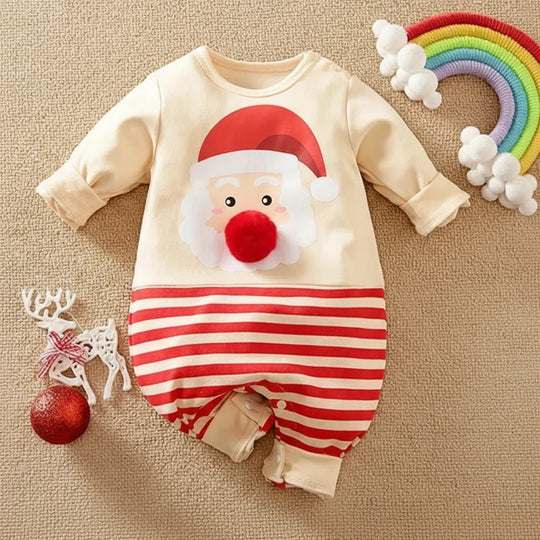 Grenouillère bébé Kalinatur motif Père Noël avec bas à rayures rouges et blanches, manches longues beige.
