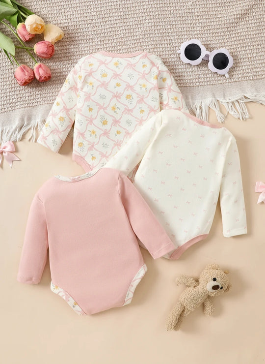 Lot de 3 bodies bébé fille à manches longues, motifs étoiles, fleurs et rose uni, ensemble doux et confortable Kalinatur.