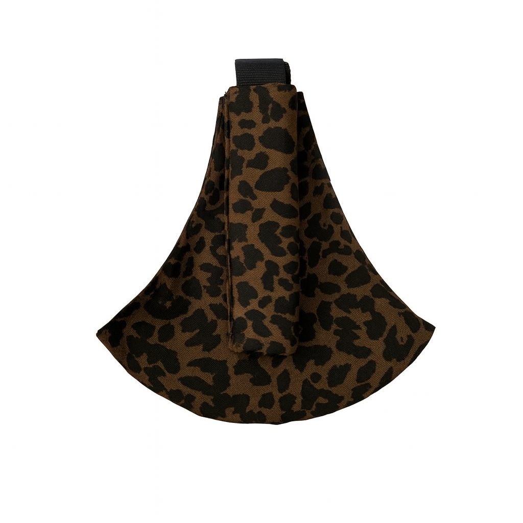 Porte-bébé bandoulière Kalinatur avec motif léopard marron et noir, assise confortable et sangles renforcées.