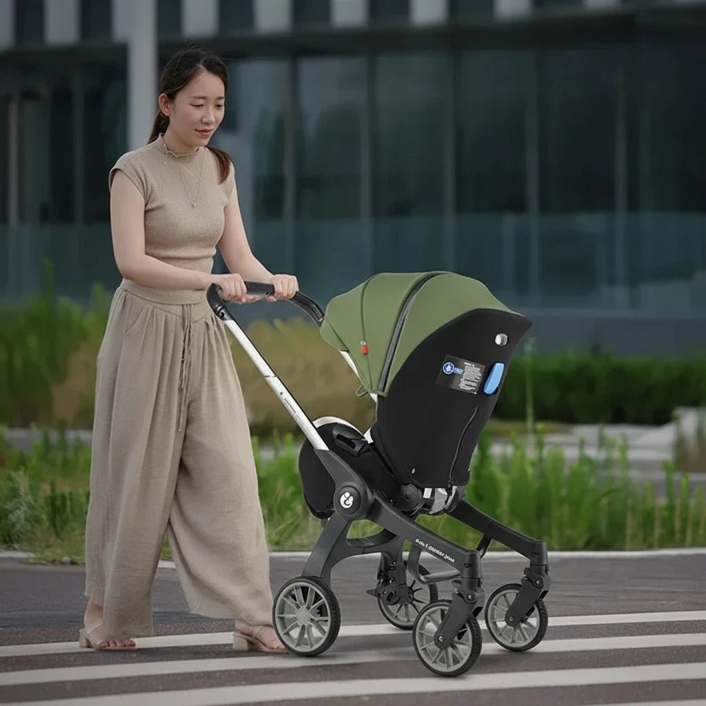 Poussette 4-en-1 verte Kalinatur utilisée en extérieur, conduite fluide et stable.