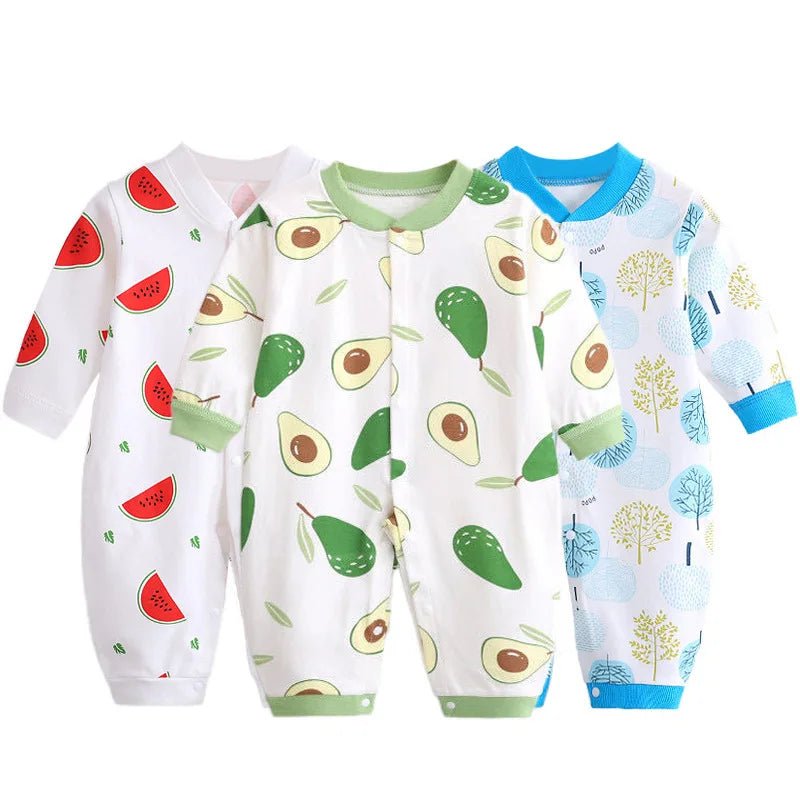 Pyjama bébé imprimé pastèques roses, pyjama bébé avocats verts et pyjama bébé arbres bleus, ensemble de trois combinaisons légères et colorées.