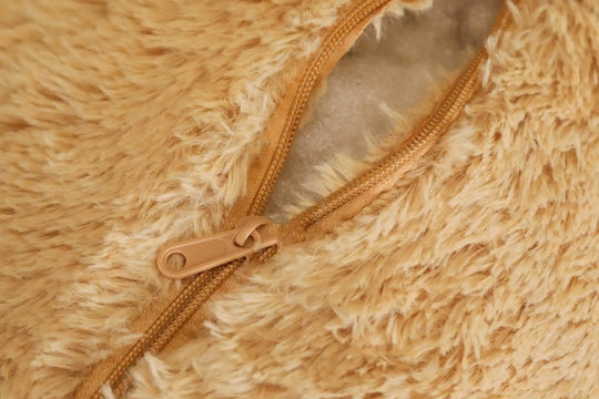 Détail du zip du rembourrage de l’ours géant 105 cm – Kalinatur