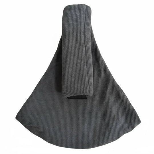 Porte-bébé bandoulière Kalinatur en tissu gris côtelé, design doux et confortable pour bébé.