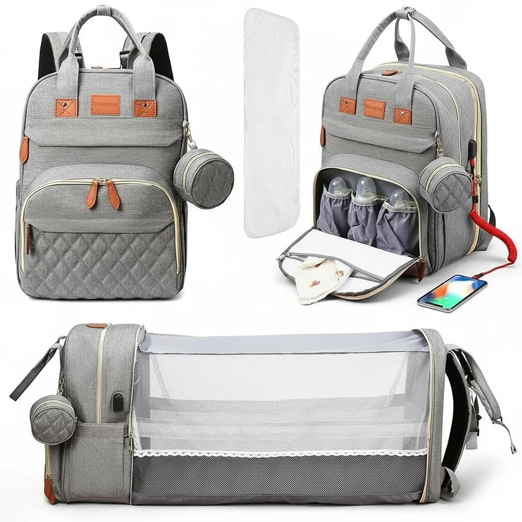 Sac à langer gris argent avec rangements isothermes et lit bébé pliable avec moustiquaire.