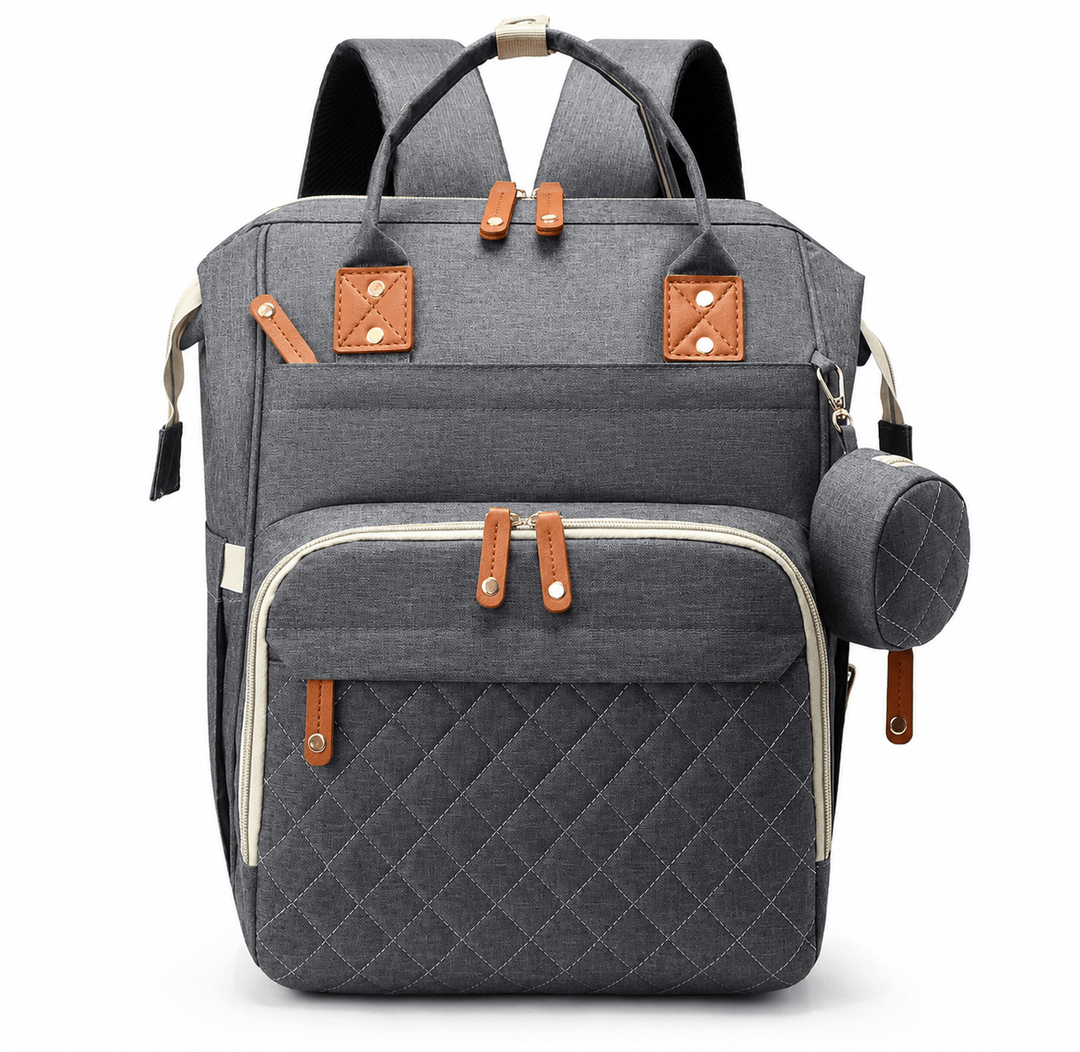 Sac à dos à langer gris grande capacité avec poches isothermes pour biberons, compartiments de rangement, tissu Oxford résistant et design moderne pour les sorties avec bébé.
