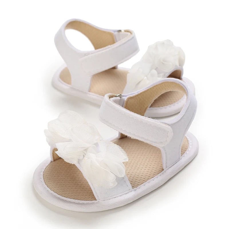 Sandales bébé fille blanches avec fleurs en tulle et fermeture scratch, chaussures premiers pas à semelle souple antidérapante pour bébé de 0 à 18 mois
