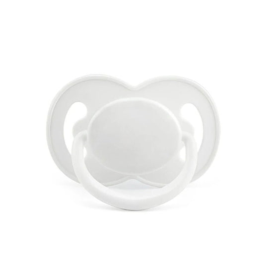 Tétine anatomique en silicone blanche unie sur fond blanc – Kalinatur.