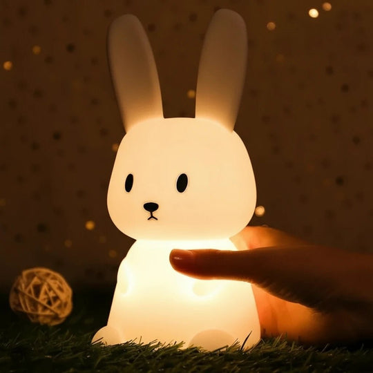 Veilleuse bébé en forme de lapin tactile – lumière chaude et rassurante pour l’endormissement des enfants – produit Kalinatur™
