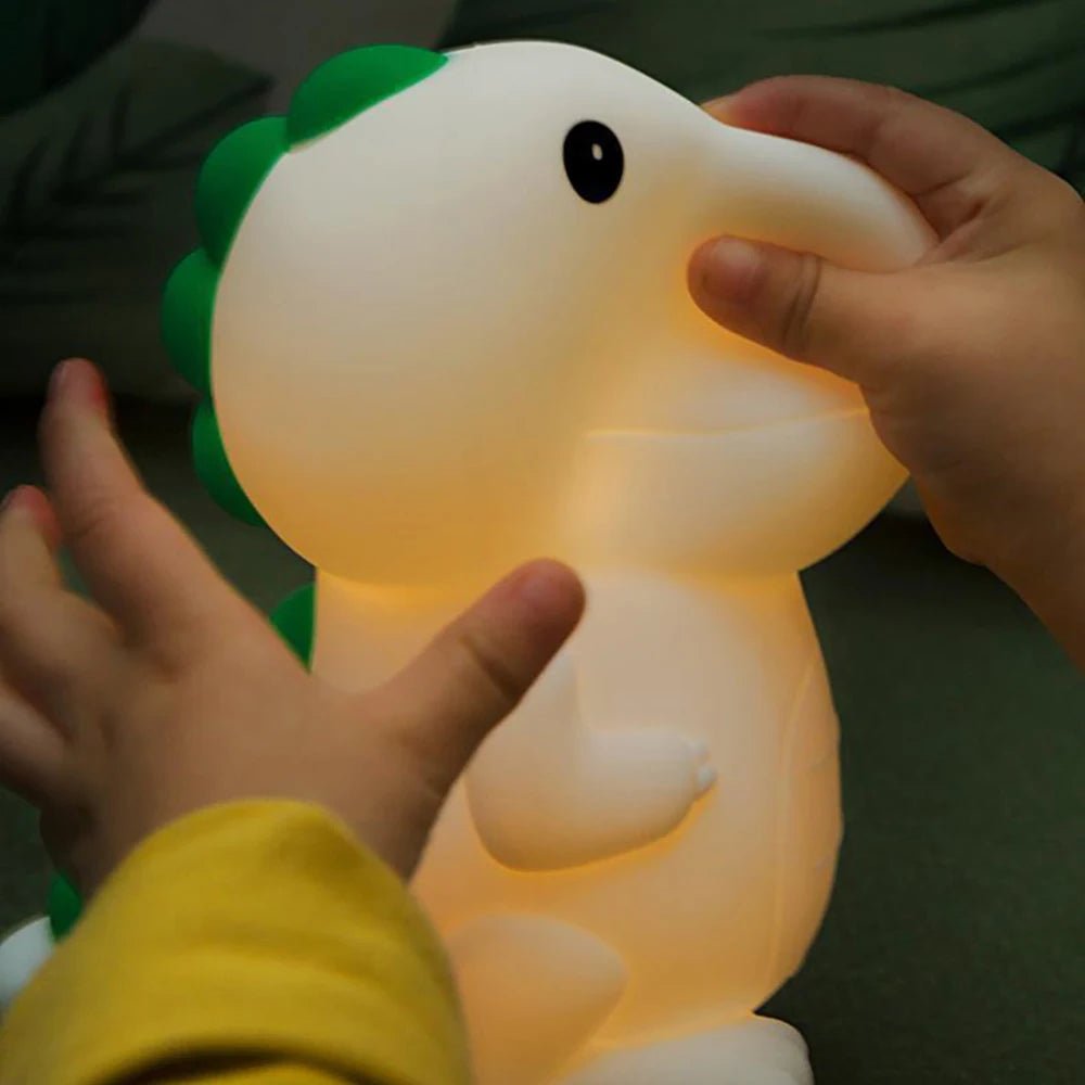 Veilleuse Dinosaure Bébé Kalinatur™ | Lampe de Nuit Silicone Douce, Rechargeable USB, Multicolore & Sans Onde