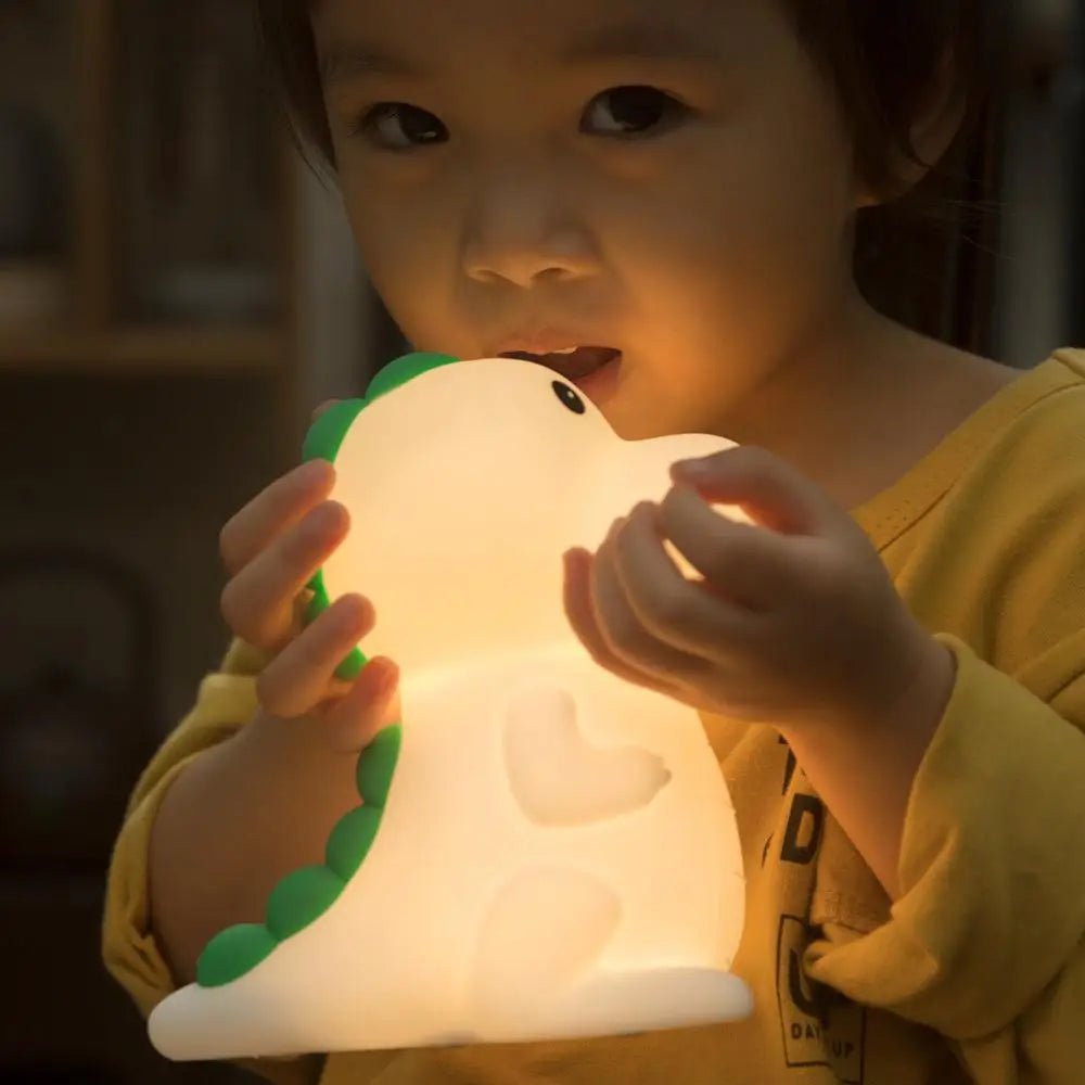 Veilleuse Dinosaure Bébé Kalinatur™ | Lampe de Nuit Silicone Douce, Rechargeable USB, Multicolore & Sans Onde