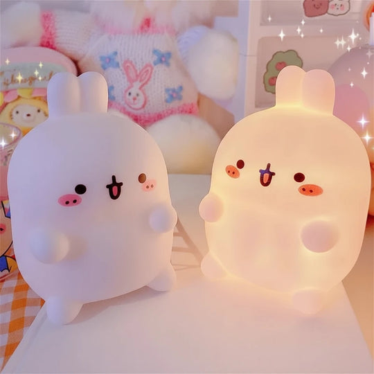 Veilleuse lapin blanc LED pour bébé – lumière douce et réconfortante – design kawaii et sécurisé – parfaite pour la chambre d’enfant – Kalinatur™
